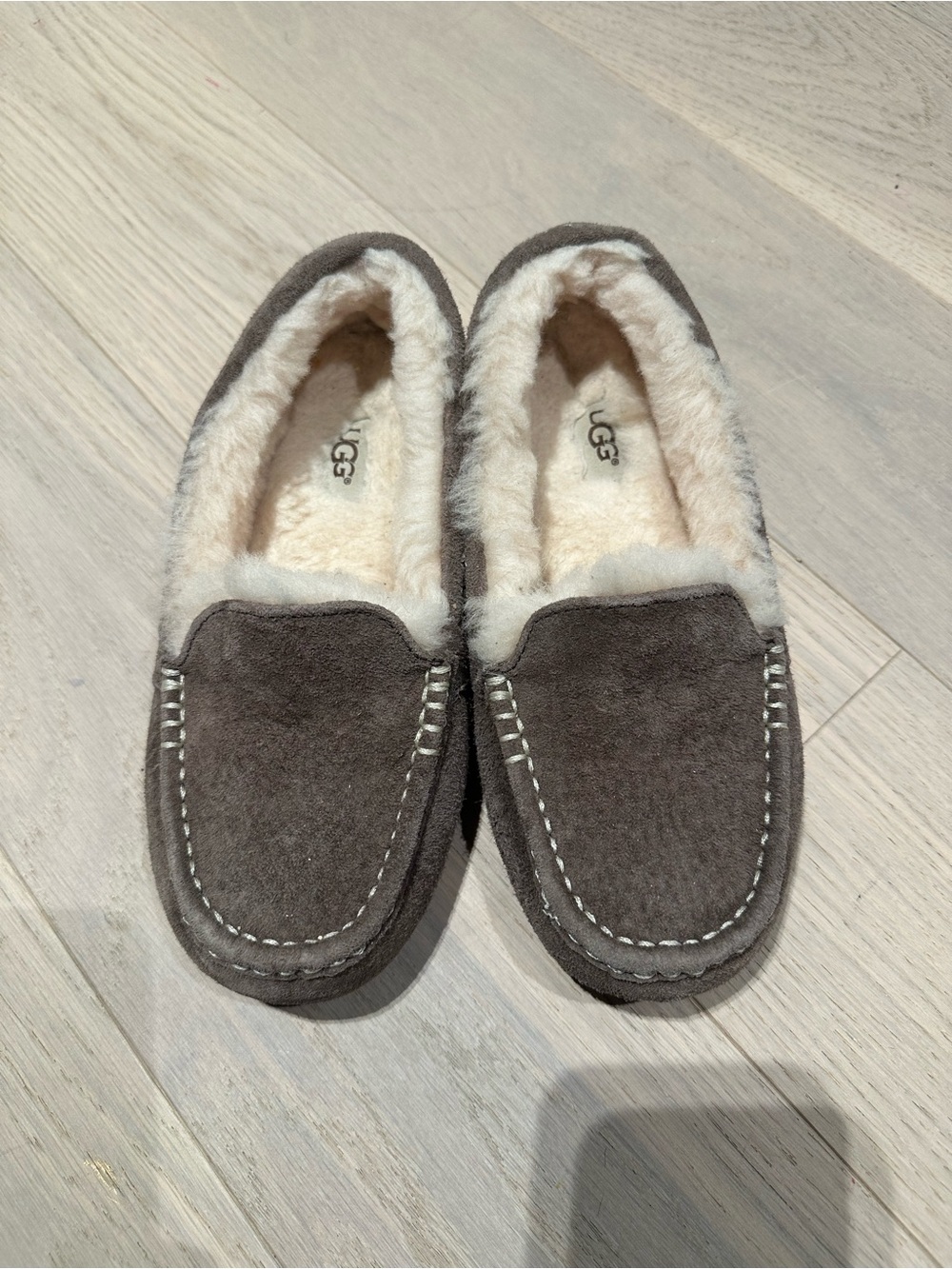 UGG Women’s Ansley Moccasin Slippers Brown Size 7